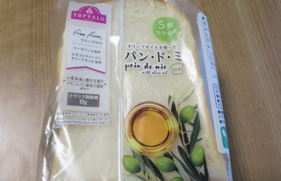 トップバリュ パン・ド・ミの食パンとオリーブオイル
