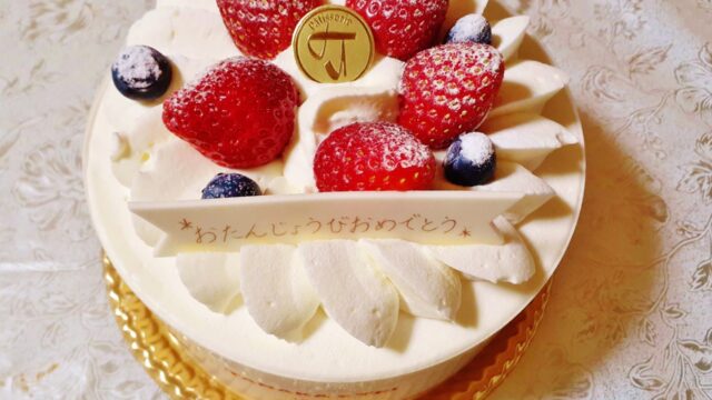 誕生日やお祝いに安心して食べられる 無添加ケーキ｜いちごと生クリームの シンプルなデコレーションケーキ