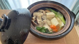 長谷園かまどさんで作った水炊き。土鍋ごと食卓へ