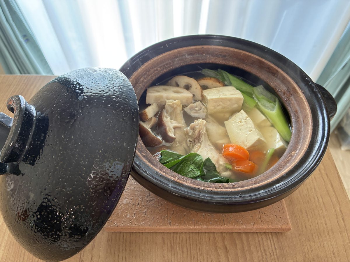 長谷園かまどさんで作った水炊き。土鍋ごと食卓へ
