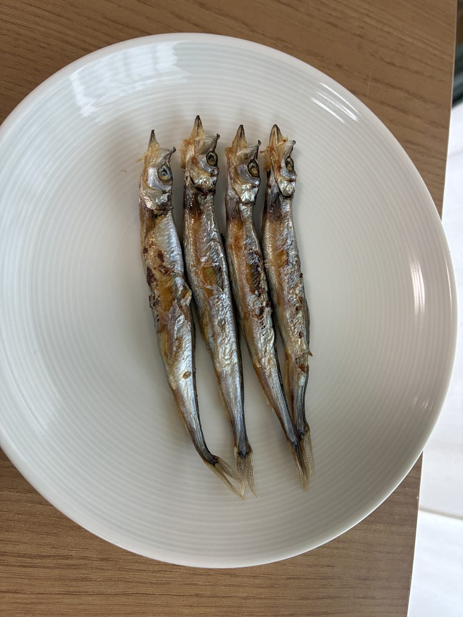 器に盛ったししゃも。グリルで焼いたものと変わらない仕上がり