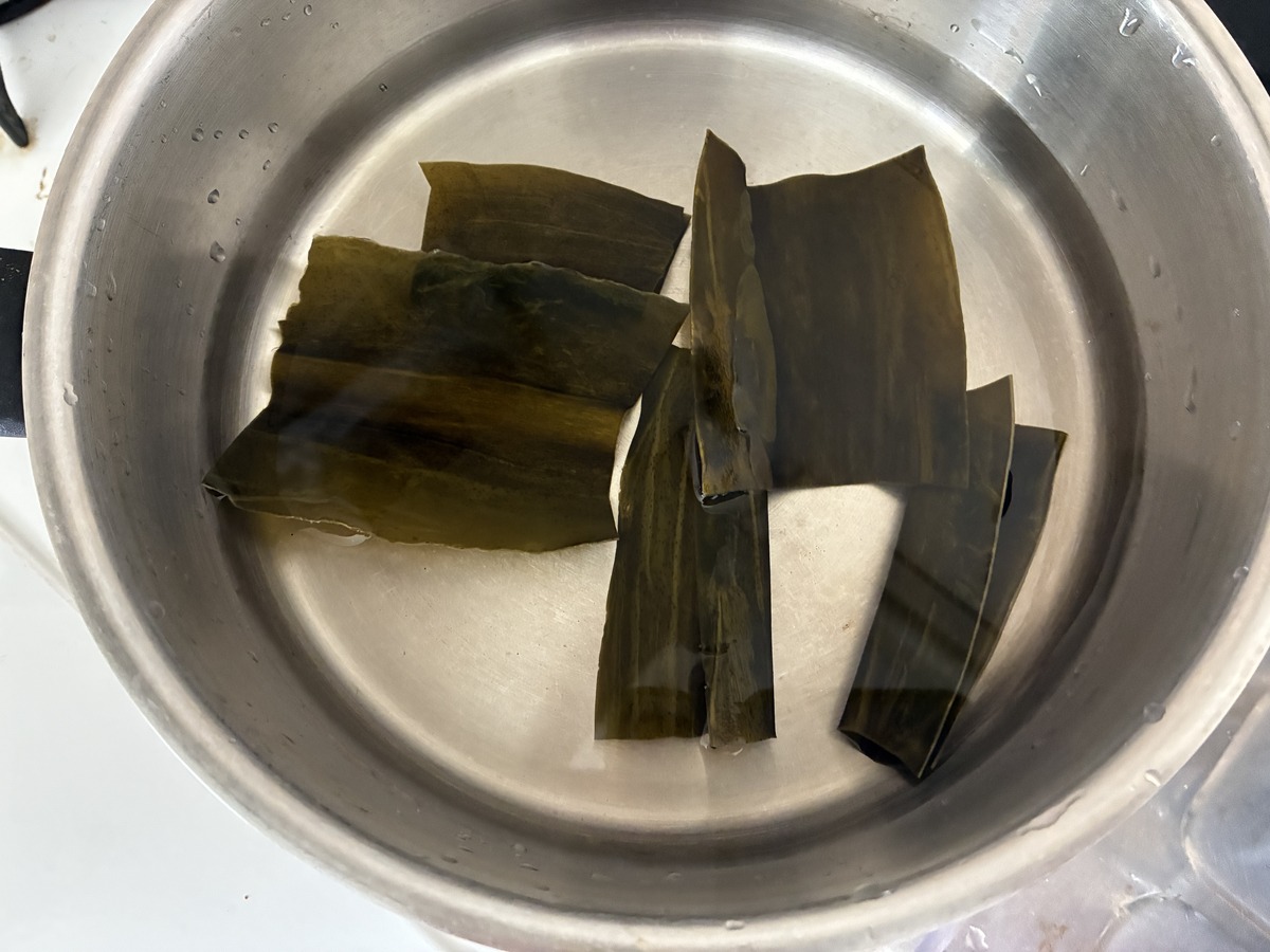昆布を水に入れたお鍋